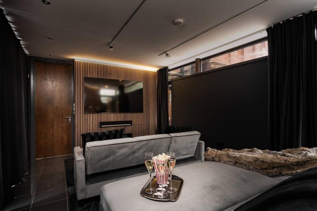 Luxury Water Tower I Roof Bar I Cinema Villa Cardiff Exterior foto